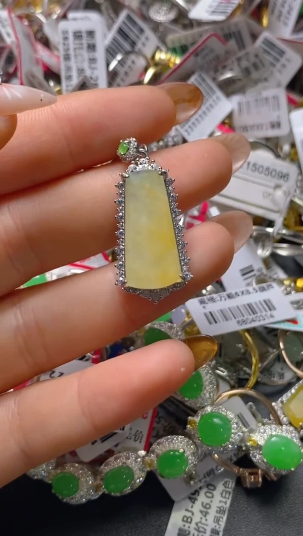 银S925镶嵌戒指翡翠百内无证书