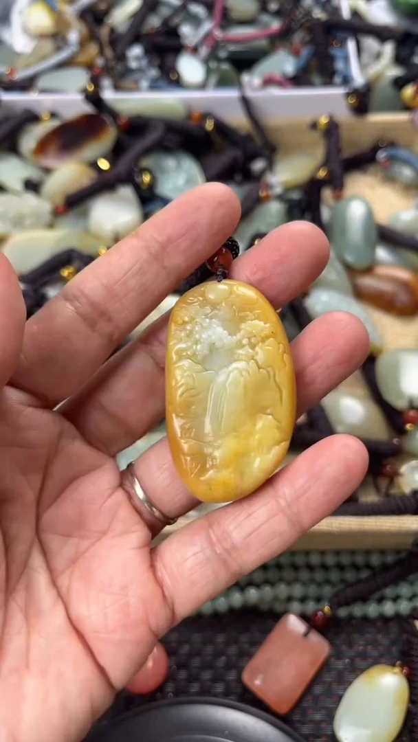 【闪购商品】和田玉颈饰未镶嵌多样性发货没有证书拍一发一有瑕