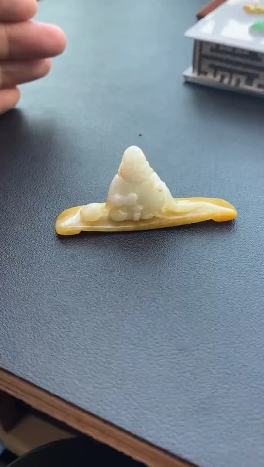 颈饰未镶嵌翡翠摆件