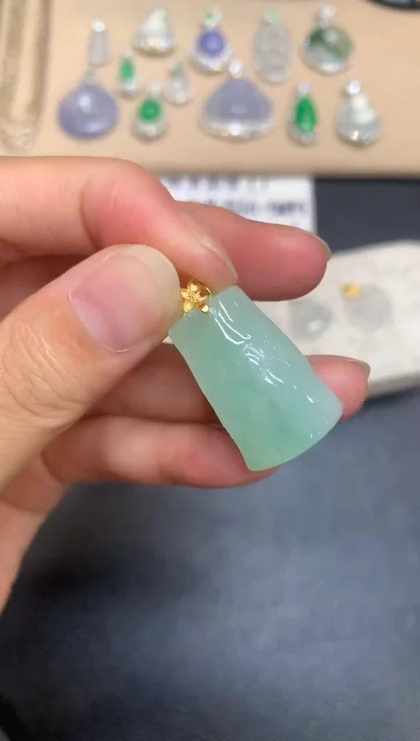 颈饰18K金镶嵌翡翠竹节【无服务费
