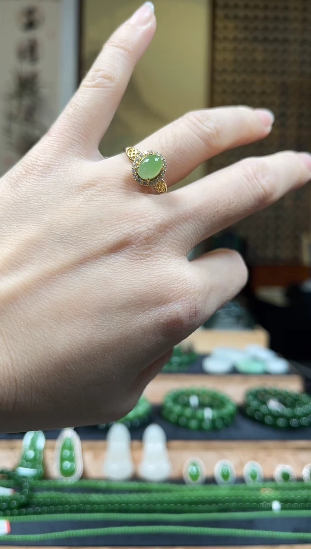 颈饰银S925镀金镶嵌和田玉苹果绿蛋面戒指金色福利款