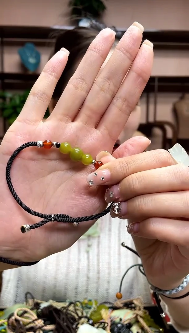 【闪购商品】岫玉手串未镶嵌多样性发货其中一件