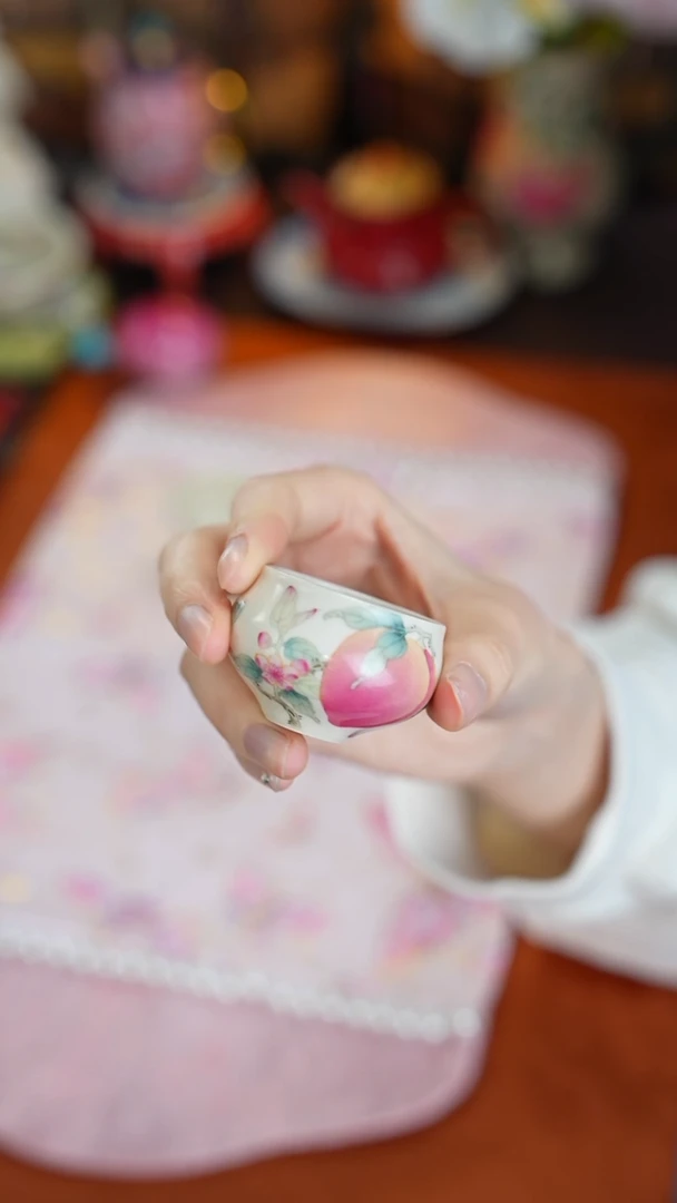 景德镇手工手绘雅圣粉彩一口杯