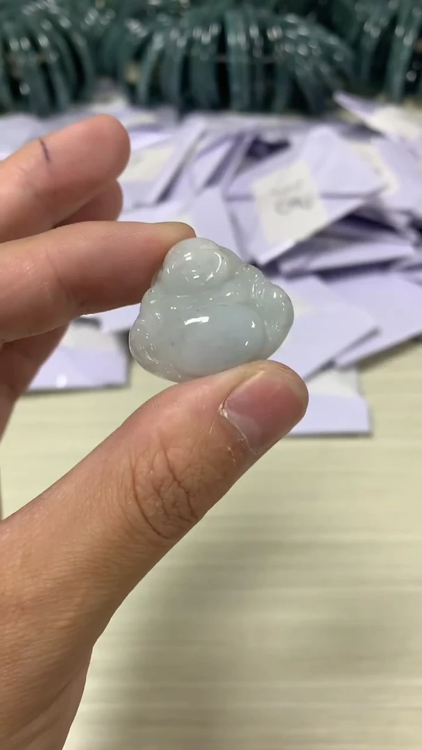 翡翠未镶嵌颈饰生**啡福利工厂天然A货翡翠有微瑕