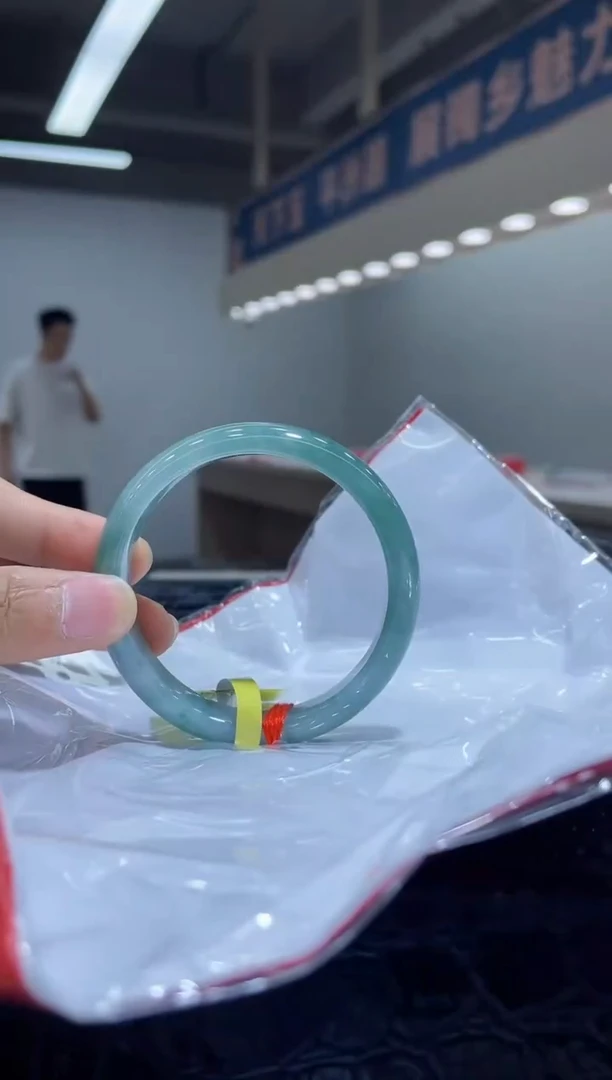 未镶嵌手镯翡翠手镯5