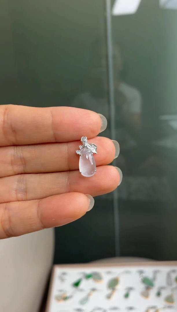 颈饰18K金镶嵌翡翠天然翡翠A货