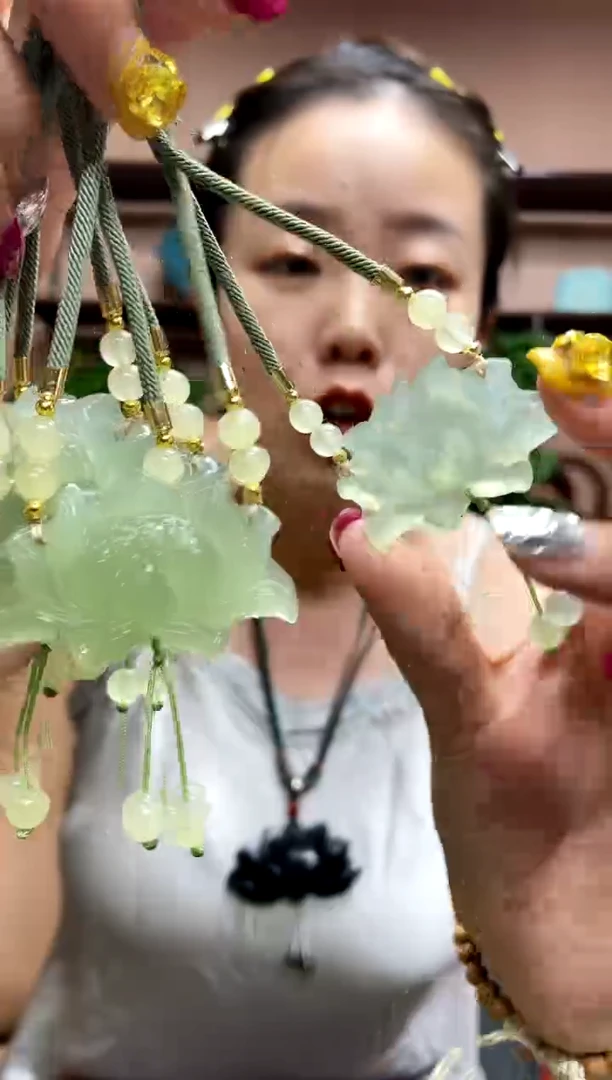 岫玉未镶嵌吊坠多样性发货发其中之一