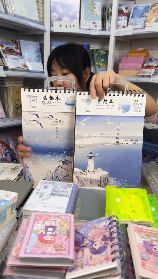 A4手提素描本45张上翻-封面随机8.8元2本