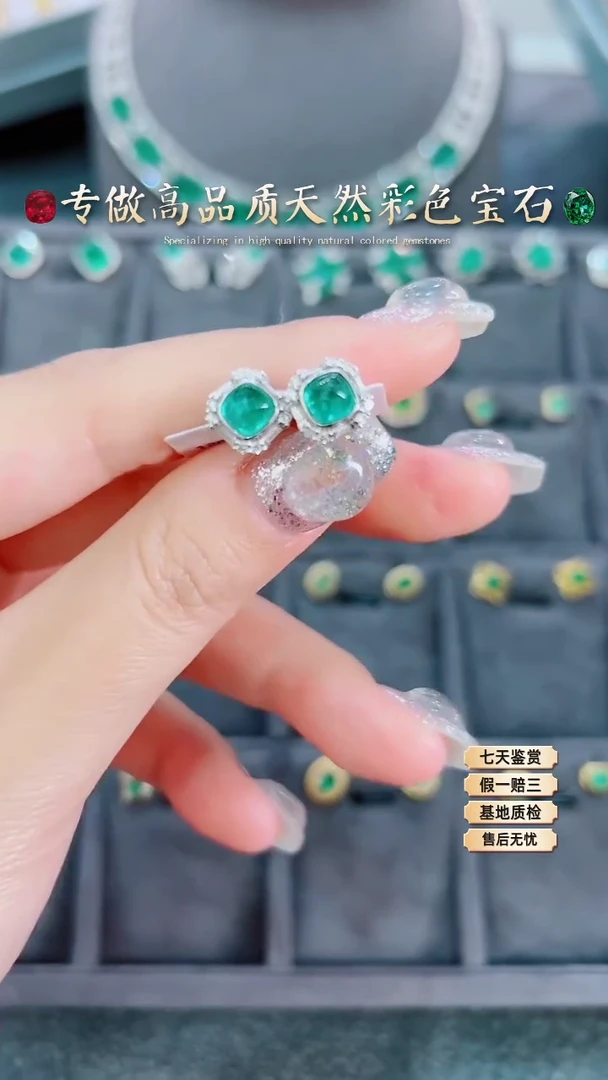 【闪购商品】祖母绿耳钉18K金镶嵌