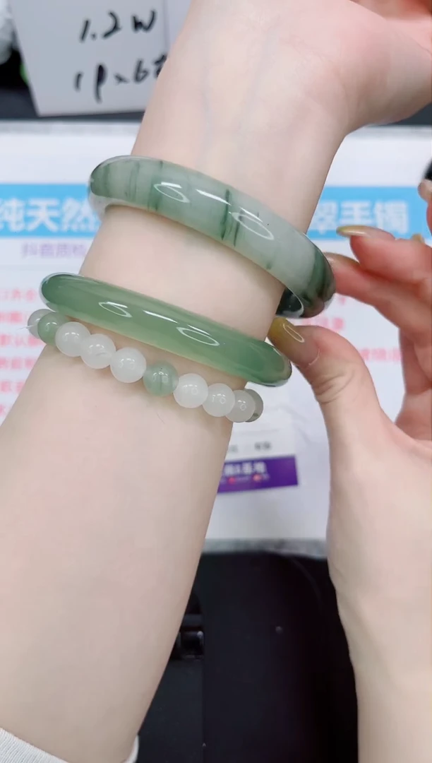 石英质玉手镯未镶嵌102.