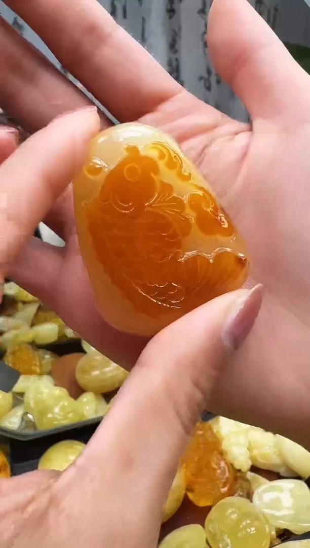 【闪购商品】琥珀裸石未镶嵌挂坠