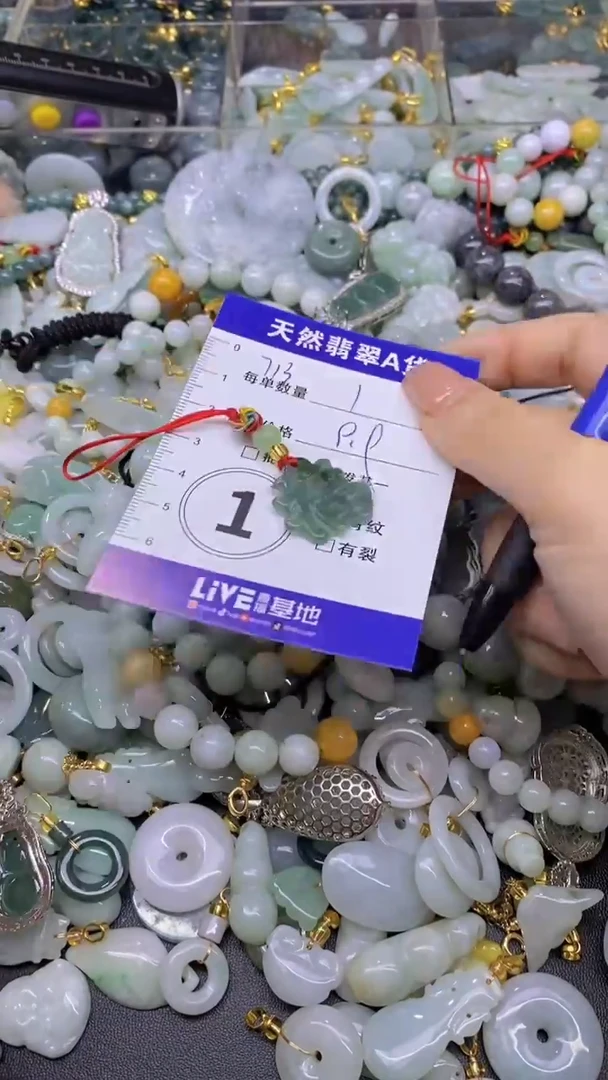 翡翠未镶嵌颈饰天然翡翠A货吊坠批量多样性发其一