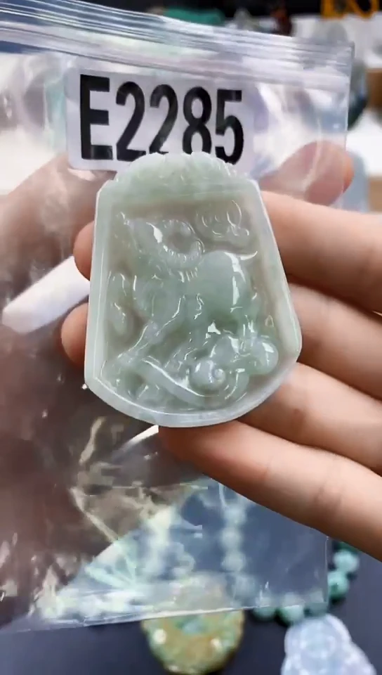 颈饰未镶嵌翡翠天然翡翠吊坠挂件