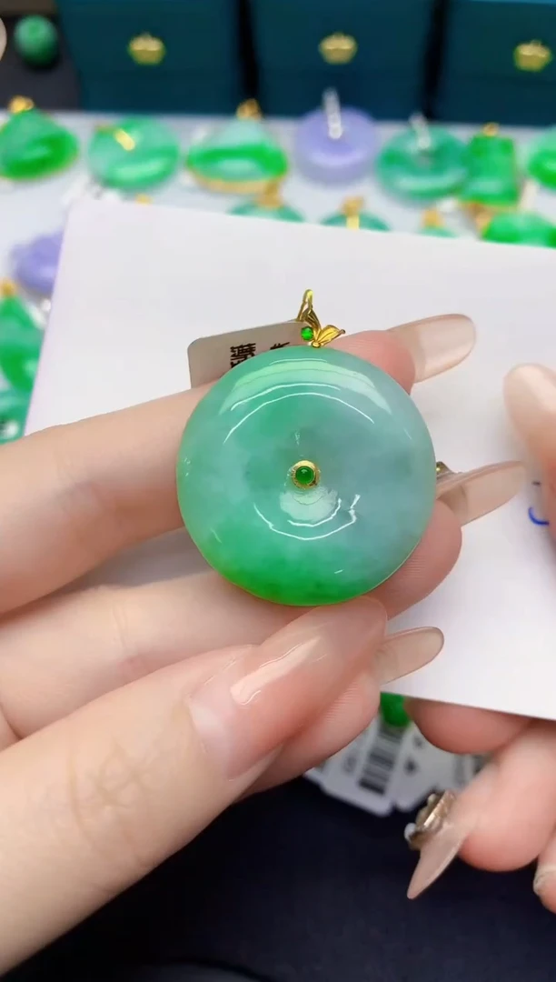 颈饰18K金镶嵌翡翠缅甸天然翡翠A货