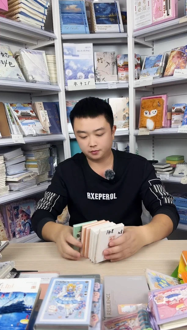 优萃A7精品口袋本【图案随机】 12本