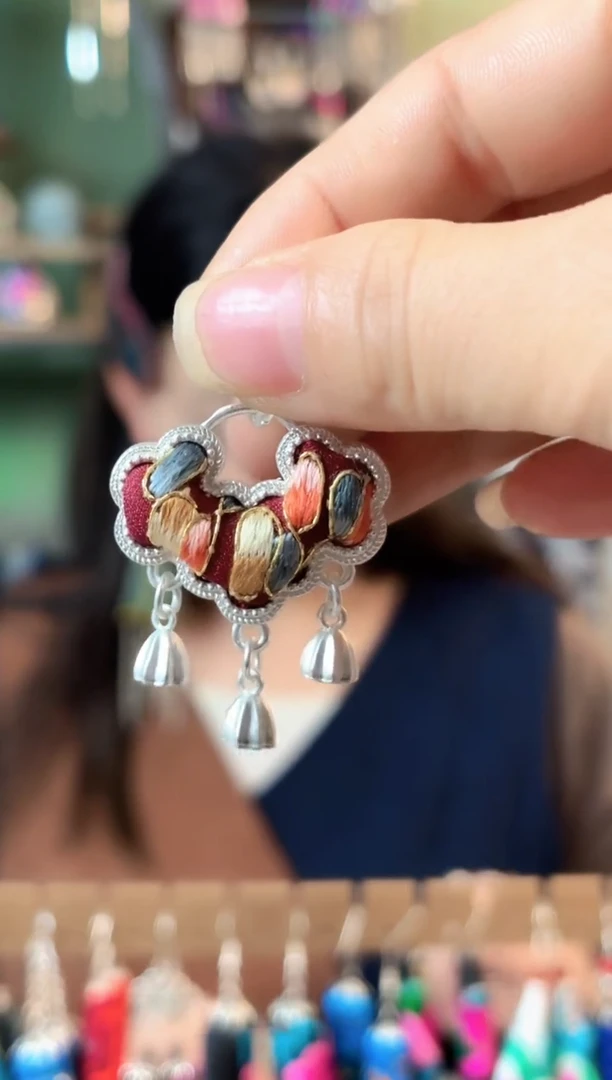 彩云南阁非遗老绣饰品621