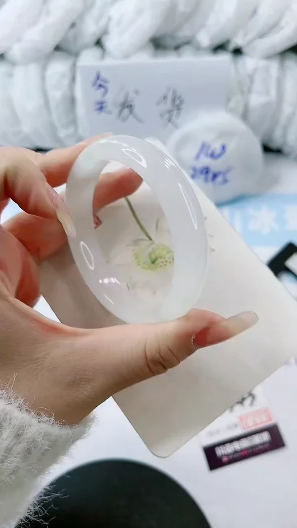 【闪购商品】石英质玉手镯合金多样性发货V343