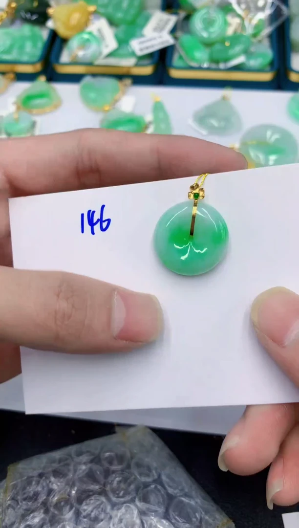 颈饰18K金镶嵌翡翠111111