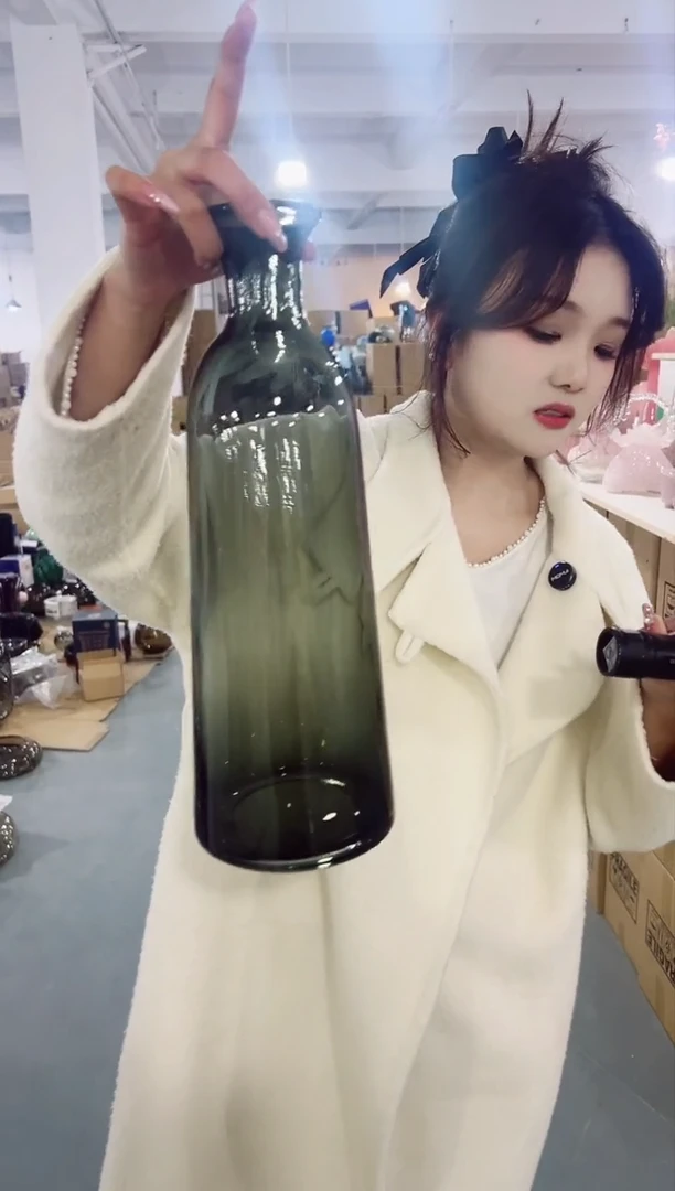 【闪购商品】玻璃乐之沭花瓶微瑕-6S7W