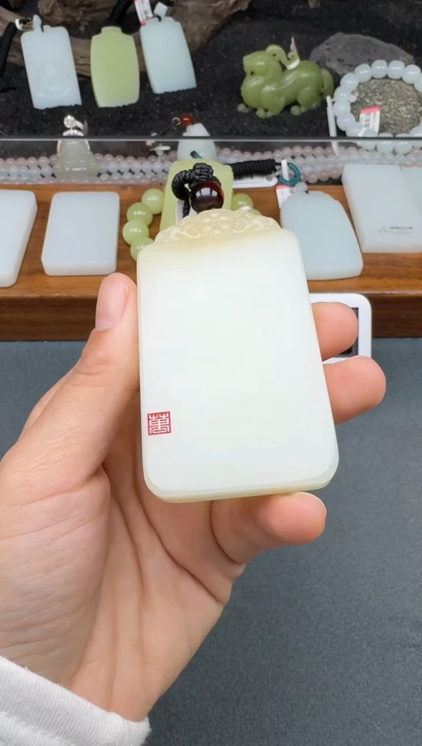 颈饰未镶嵌和田玉殿*王2