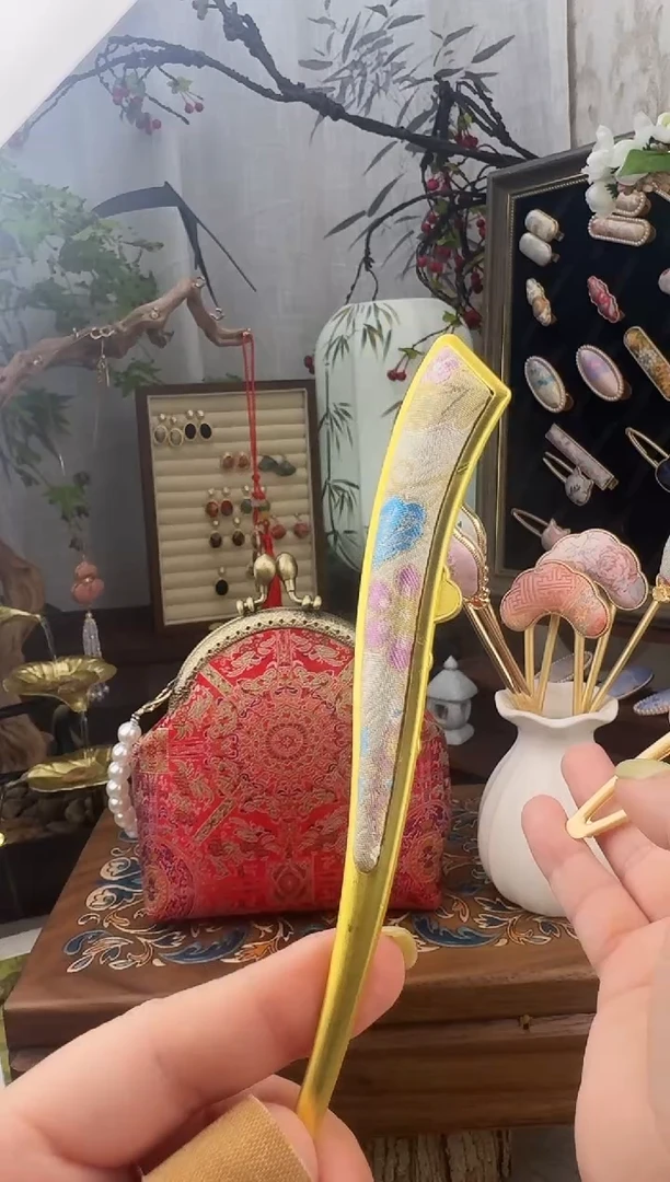布艺锌合金宝象缠枝刀型