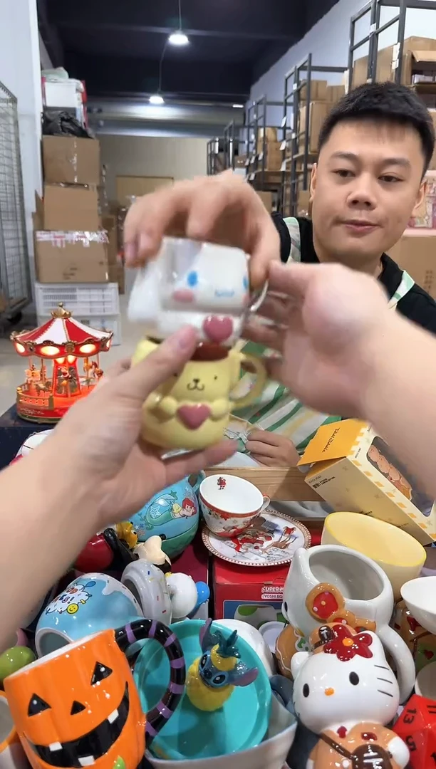 瓷片布丁狗加玉桂狗抱爱心一口杯 微瑕