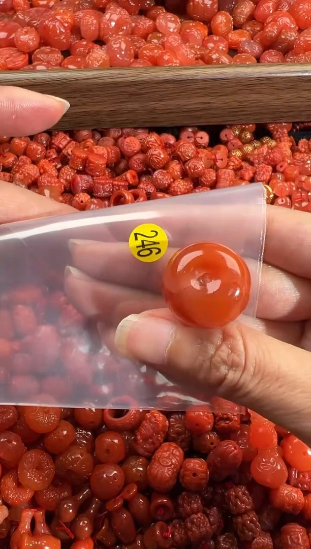 南红玛瑙未镶嵌颈饰1