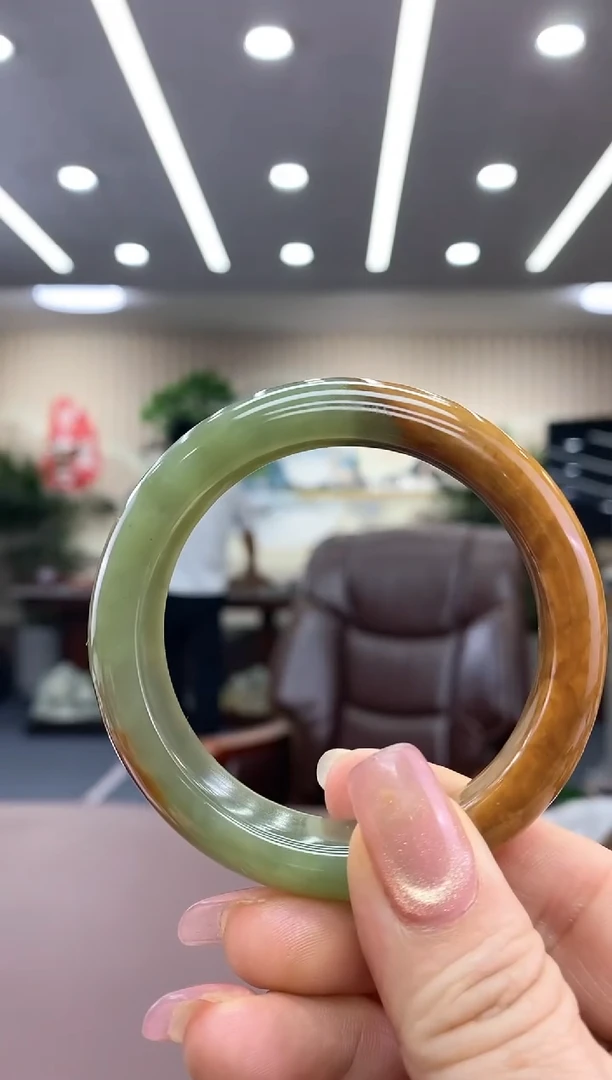 【闪购商品】透闪石质玉手镯未镶嵌手镯