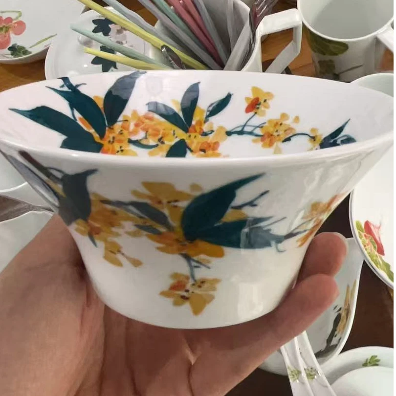 景德镇釉下五彩桂花圆马蹄碗