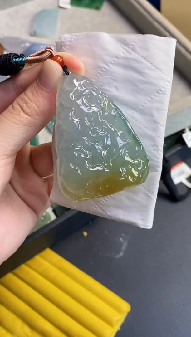 翡翠挂件未镶嵌