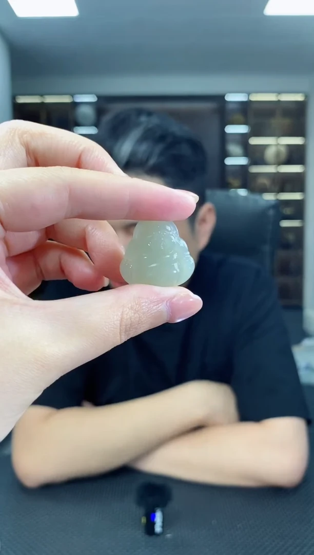 和田玉未镶嵌颈饰佛公吊坠