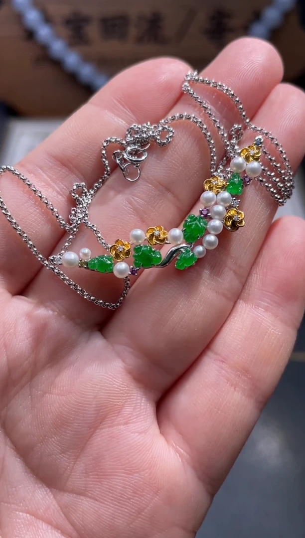 【闪购商品】翡翠颈饰18K金镶嵌29.........