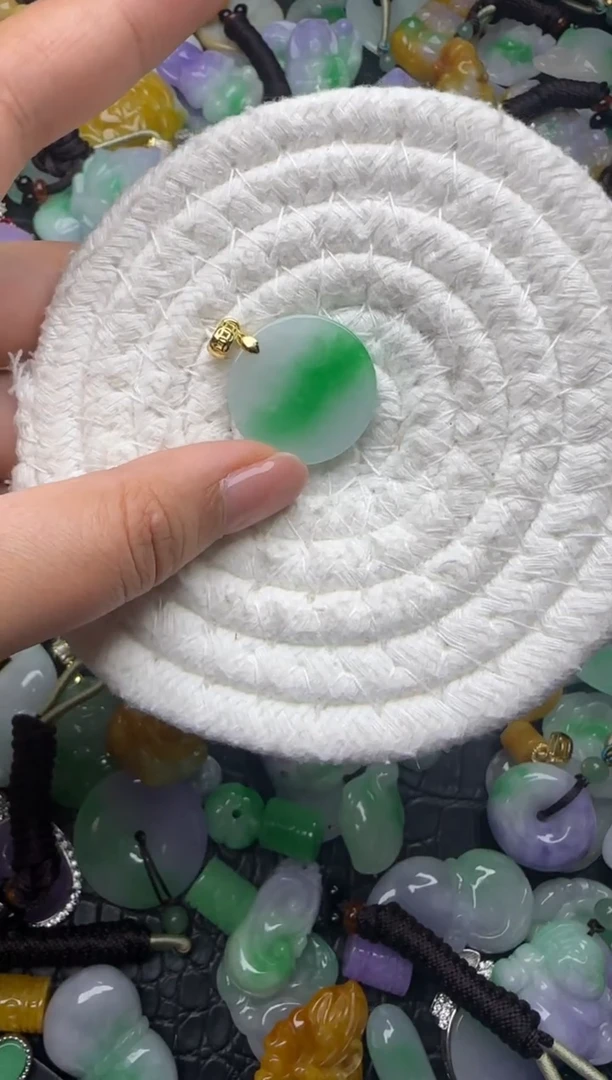 颈饰未镶嵌翡翠缅甸翡翠吊坠