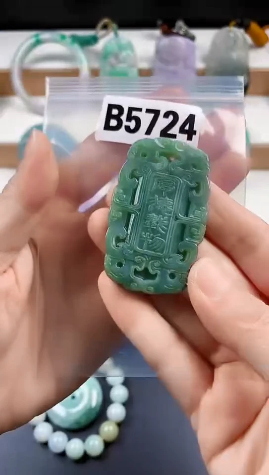 颈饰未镶嵌翡翠天然翡翠吊坠挂件