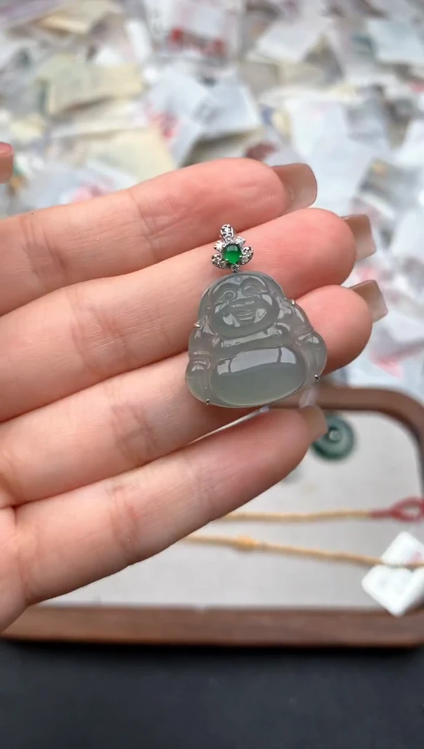 18K金镶嵌挂件翡翠一