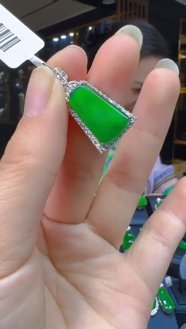 吊坠(赠链)银S925镶嵌翡翠005(多样性发货发其一)