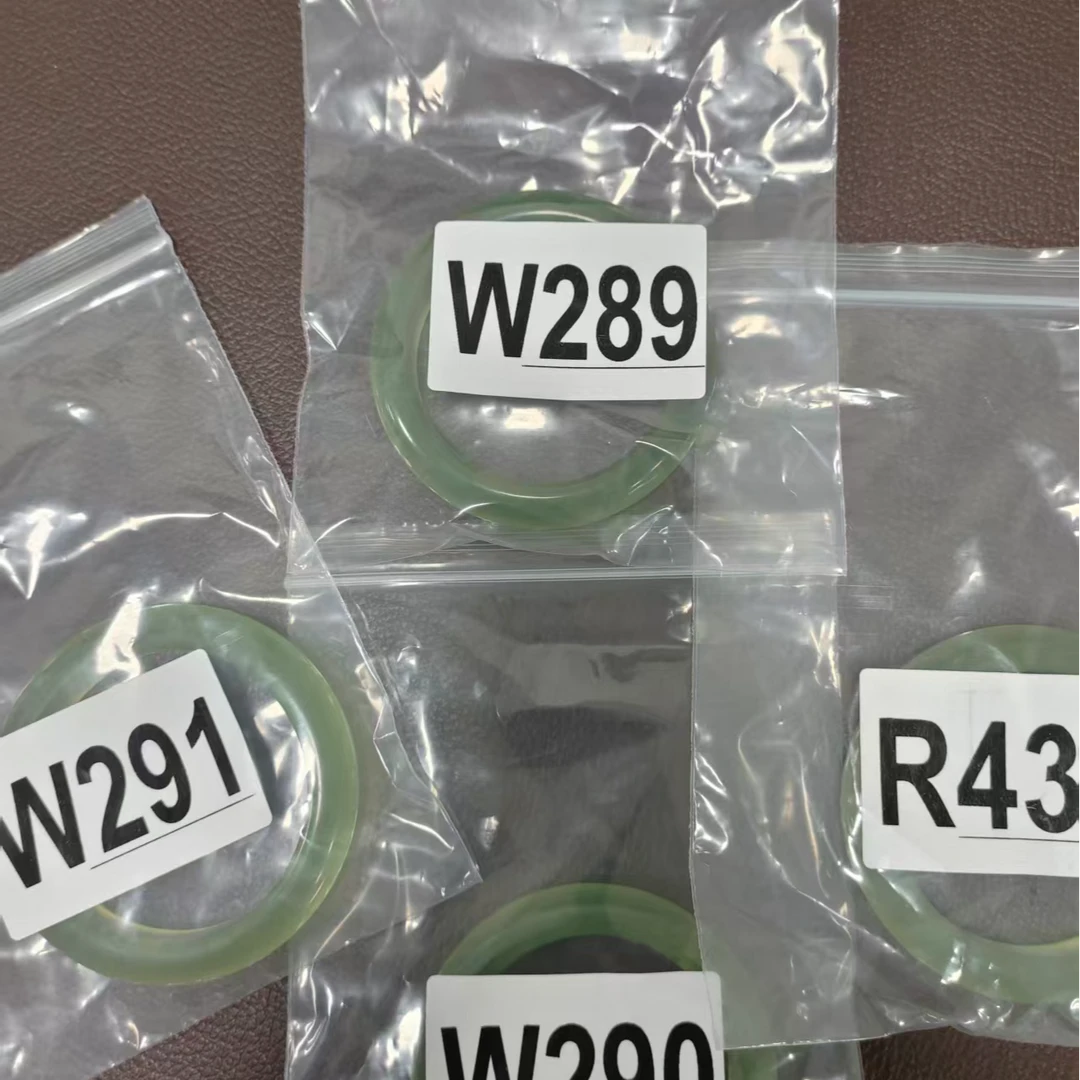 岫玉手镯精美工艺