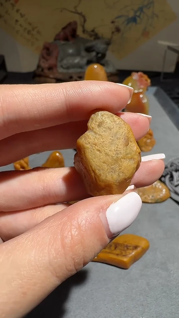 寿山石印石七**汉田黄石原石一枚