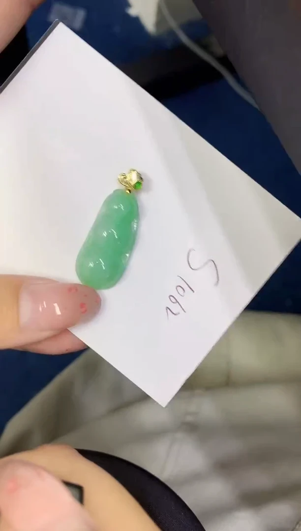 翡翠未镶嵌颈饰缅甸天然翡翠A货