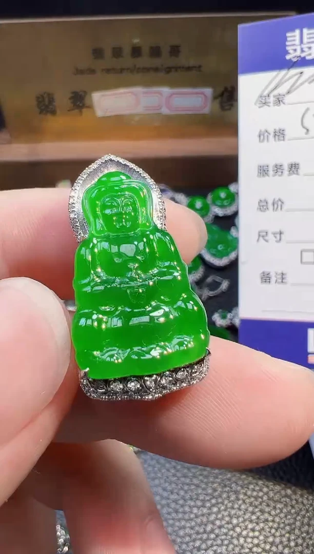 翡翠18K金镶嵌颈饰阿**热翡翠