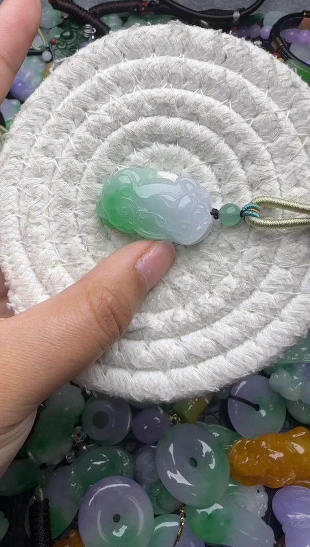 颈饰未镶嵌翡翠缅甸翡翠吊坠