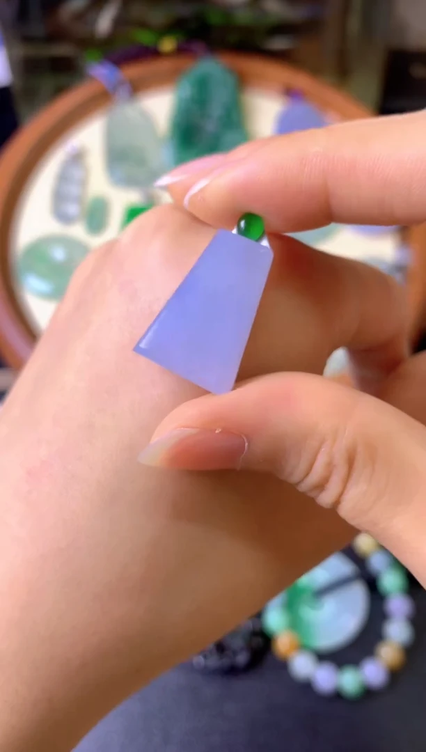 未镶嵌定制翡翠吴***婆裸玉（客户意向镶嵌）