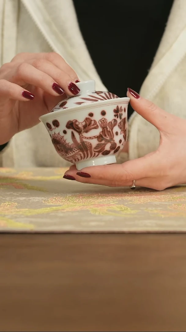 【闪购商品】景德镇手工釉里红鱼藻盖碗微瑕