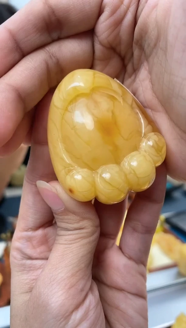 【闪购商品】蜜蜡裸石未镶嵌天然琥珀蜜蜡熊掌