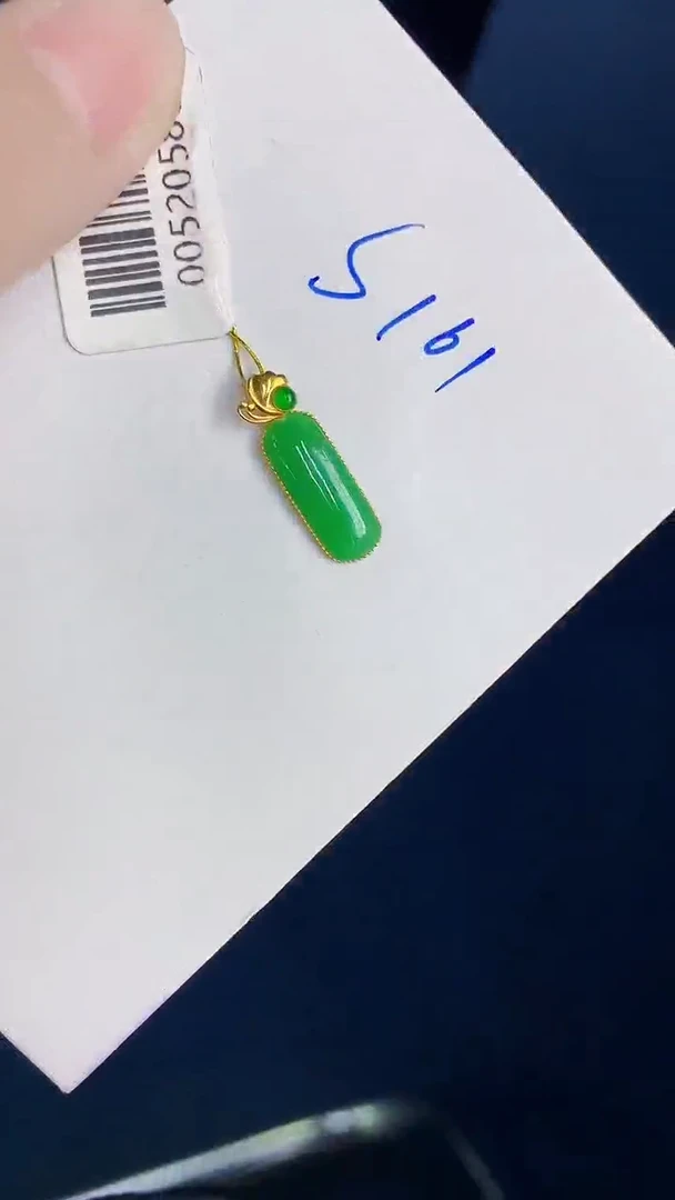 颈饰18K金镶嵌翡翠天然翡翠缅甸A货