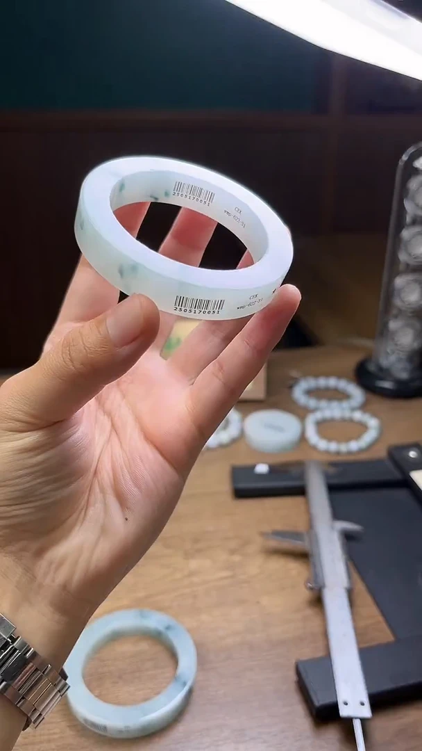 未镶嵌手镯定制翡翠小*点定制