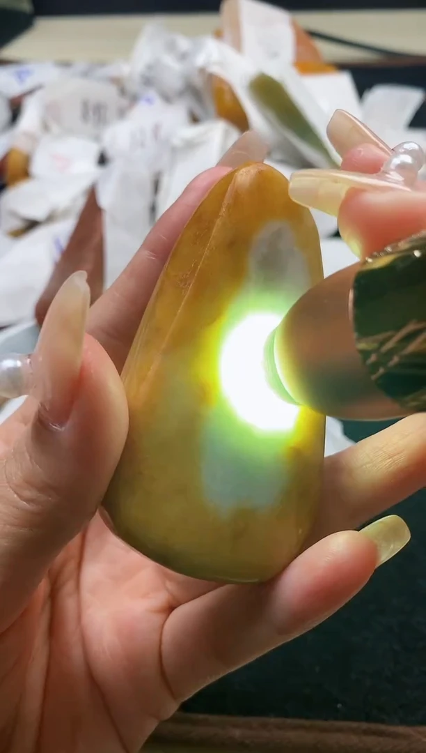 翡翠裸石翡翠挂件裸石