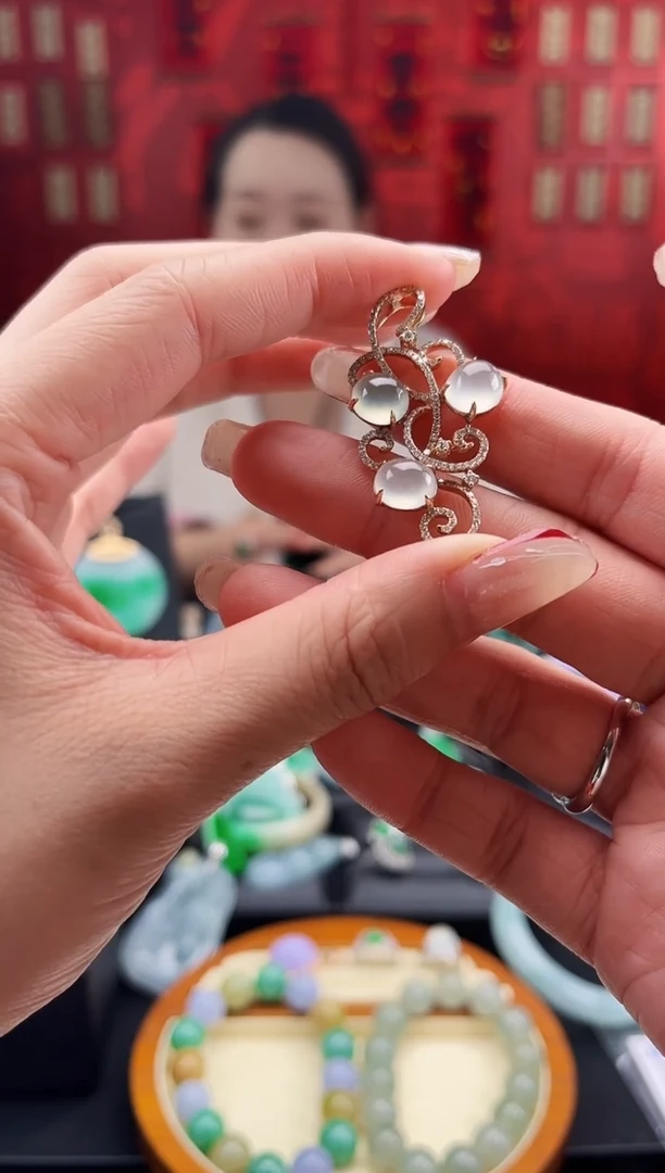 【闪购商品】翡翠颈饰18K金镶嵌吊坠