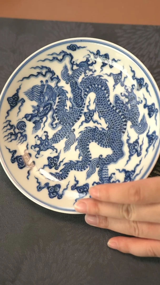 微瑕仿明青花龙纹圆盘壶承