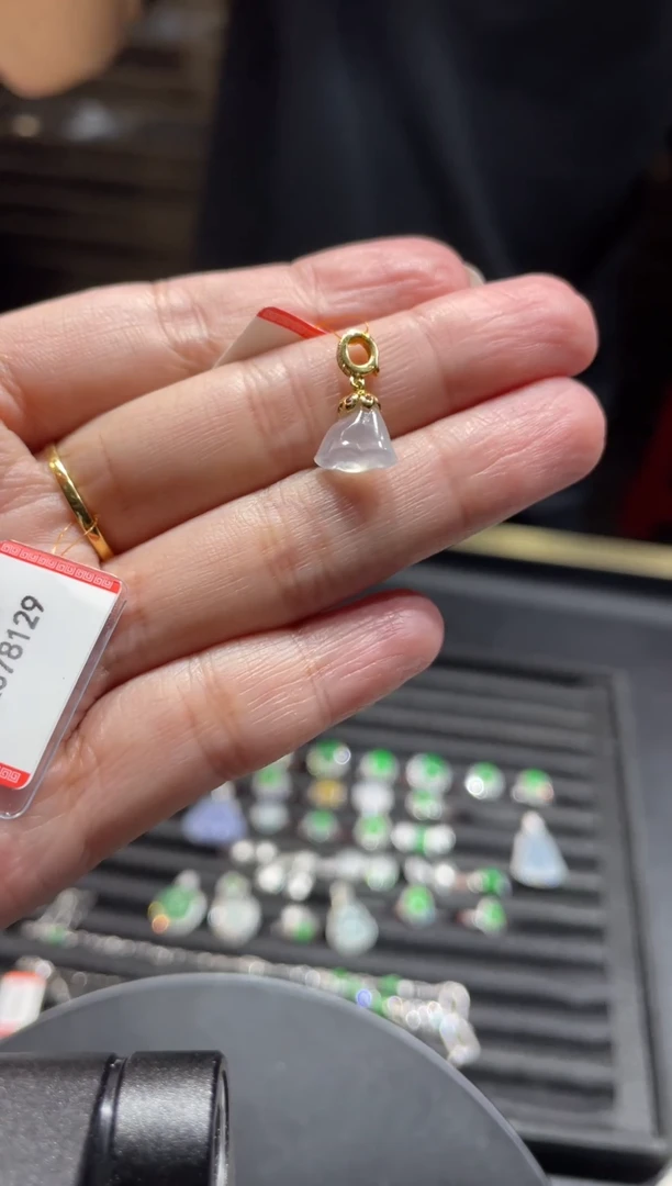 翡翠未镶嵌吊坠(不含链)天然A货翡翠